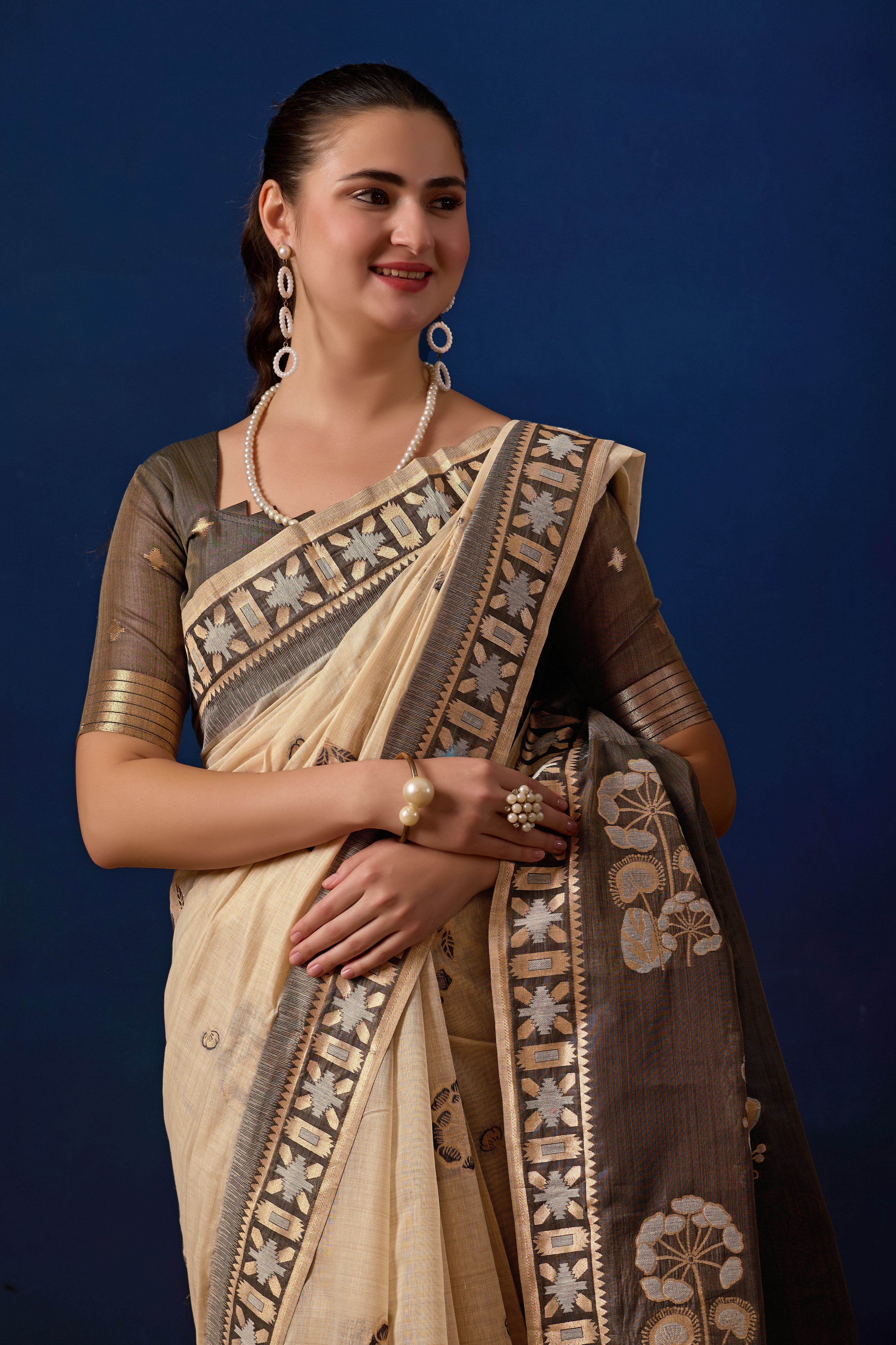 Elegant Cotton Silk Saree in Cream with Gray Contrast