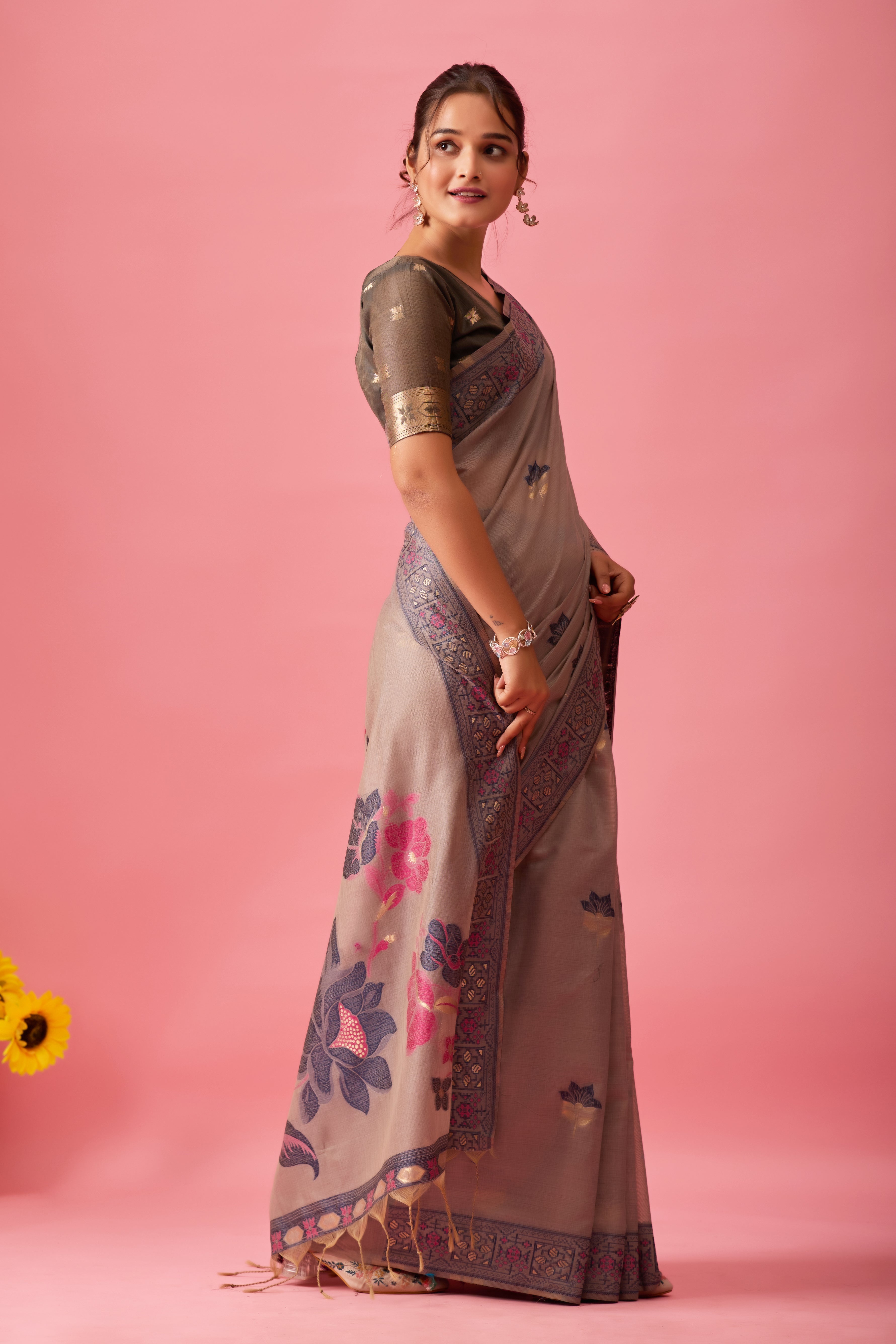 Aarvi Muga Cotton Saree in Gray