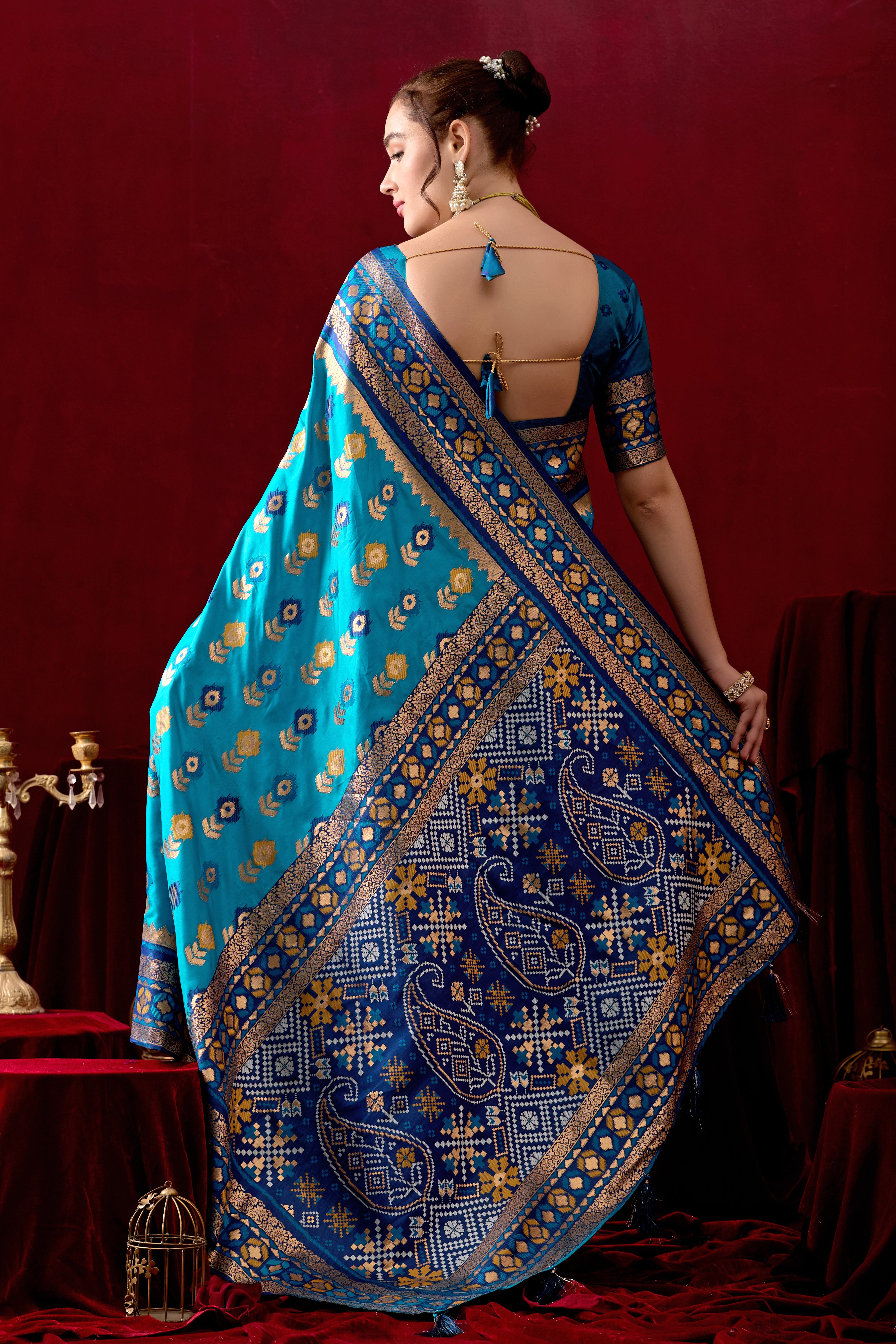 Vasanti Firoji & Navy Blue Contrast Banarasi Silk Saree