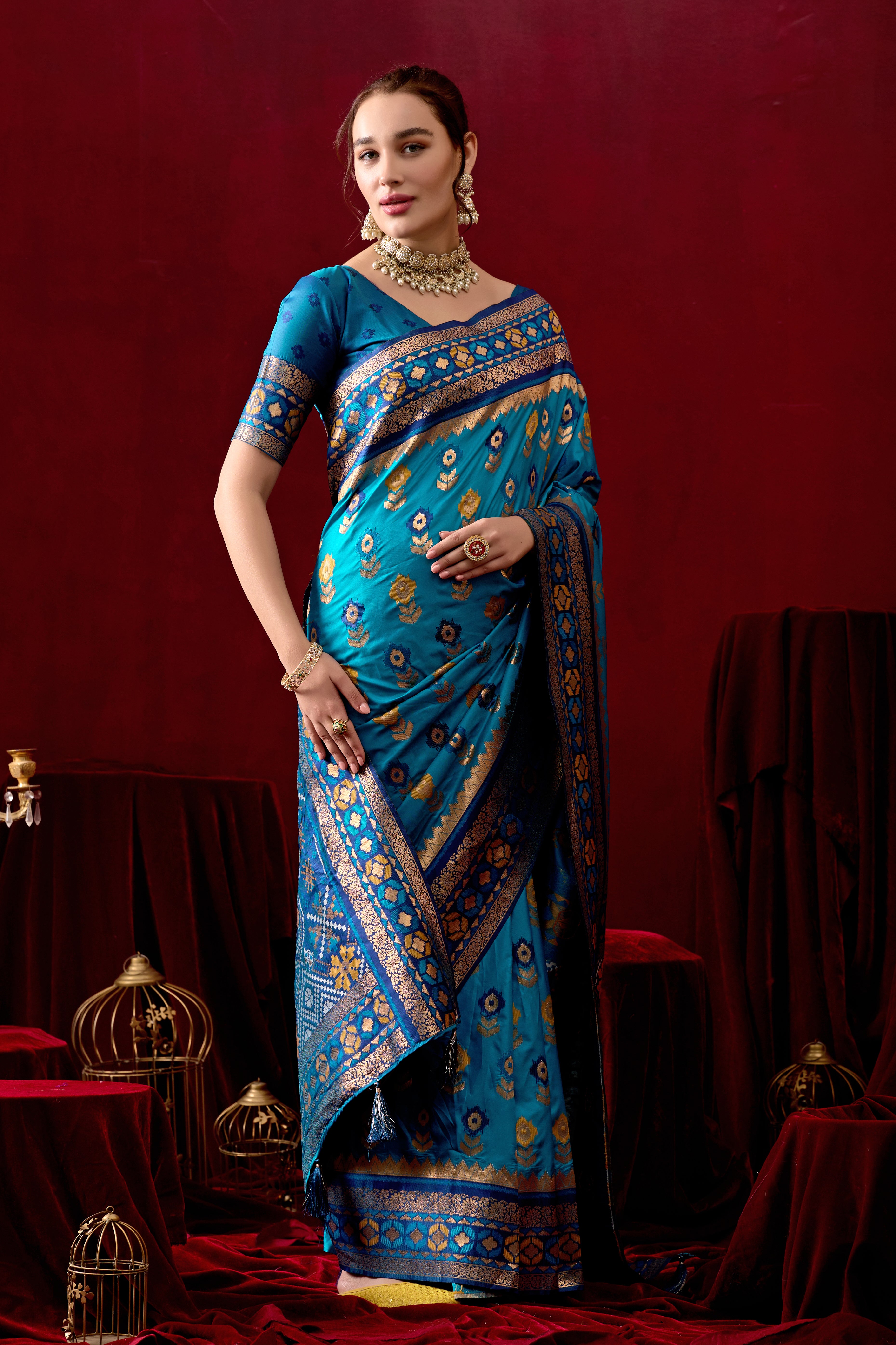 Vasanti Firoji & Navy Blue Contrast Banarasi Silk Saree