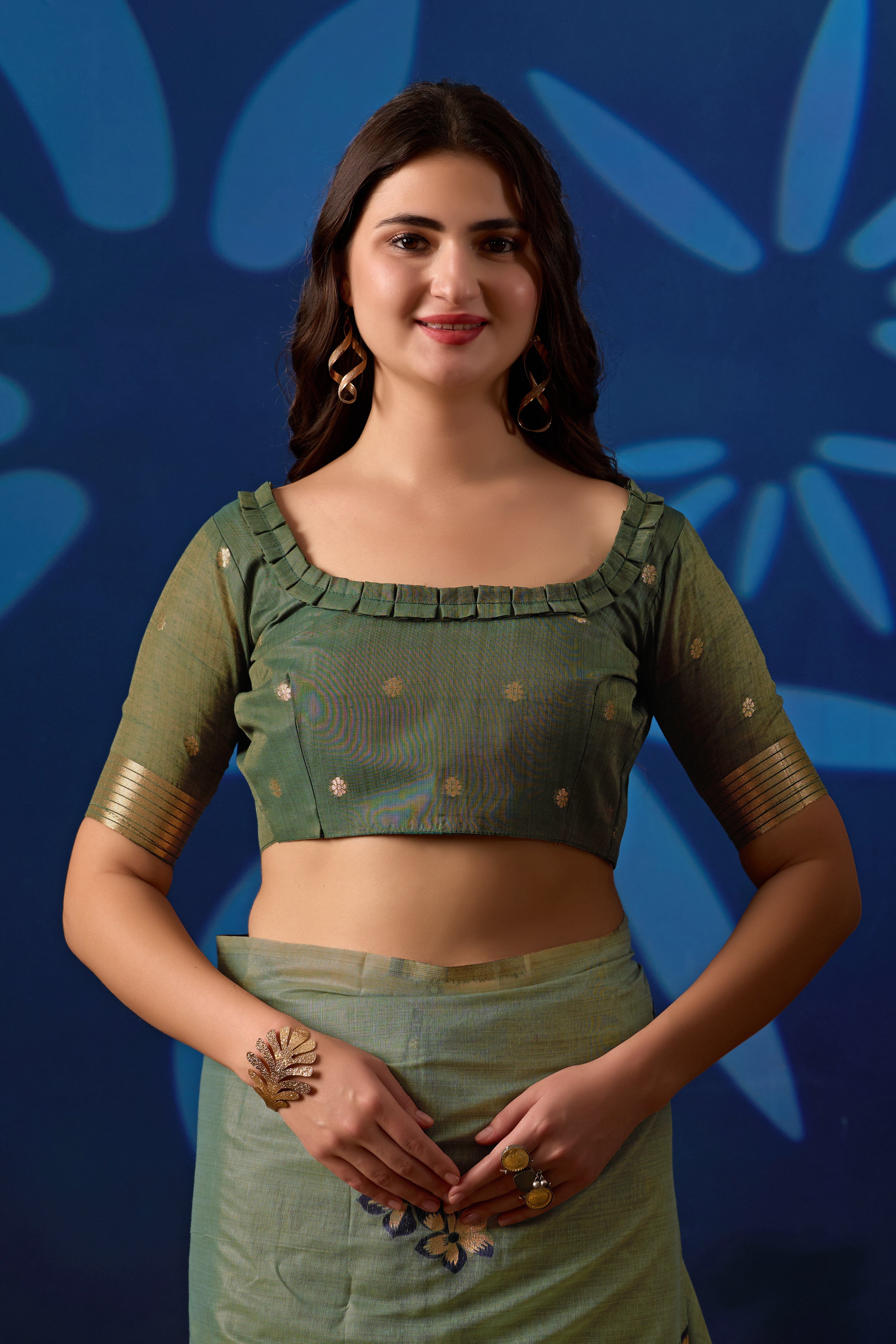 Elegant Floral Weave Muga Cotton Silk Saree in Green with Dark Green Contrast