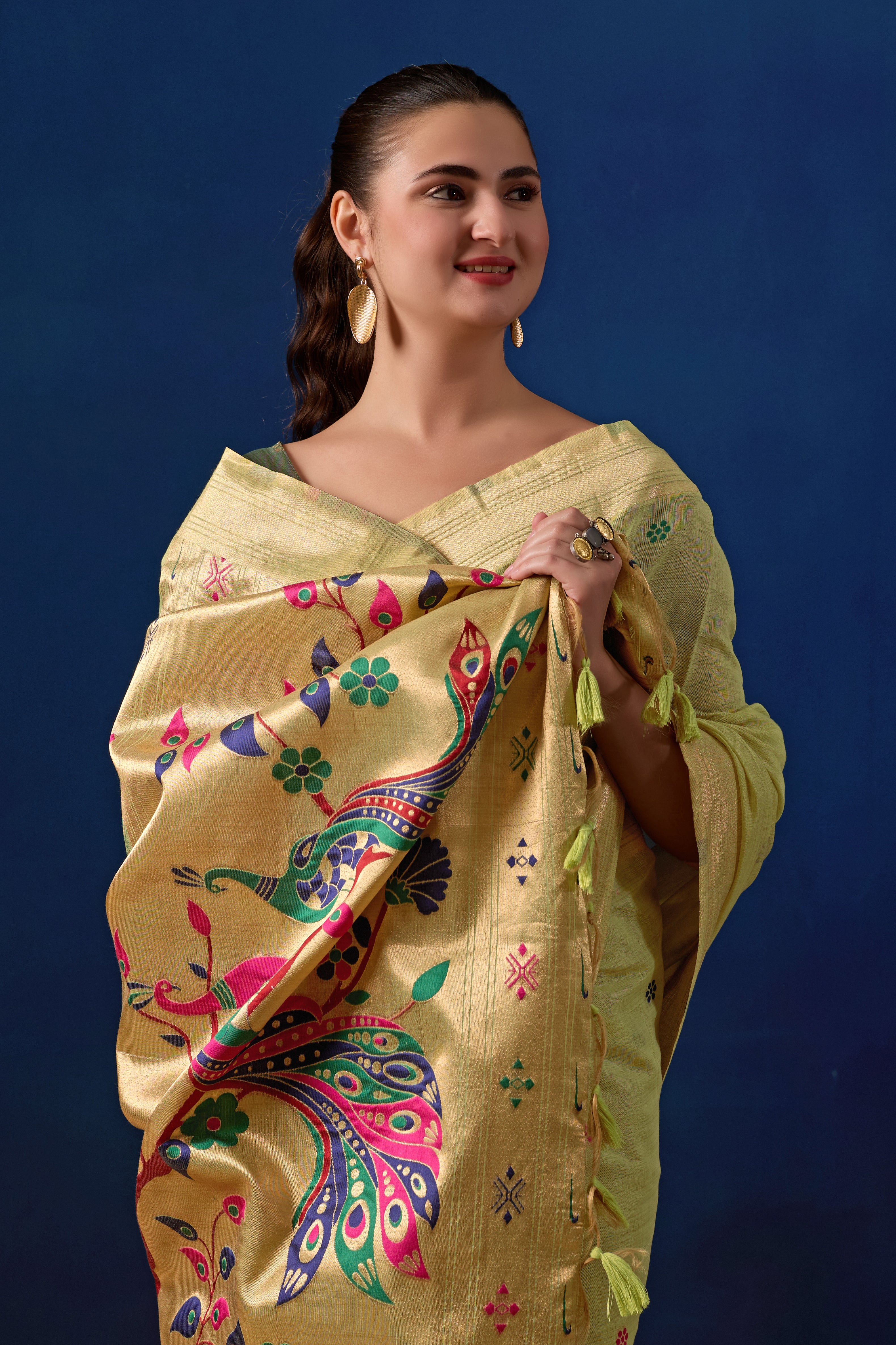 Royal Blossom Paithani Silk Saree in Green with Dark Green Contrast